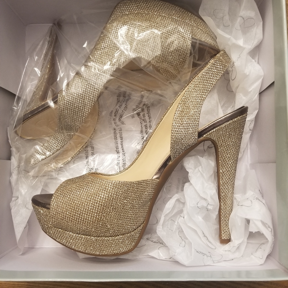 BRAND NEW Jessica Simpson Gold Heels